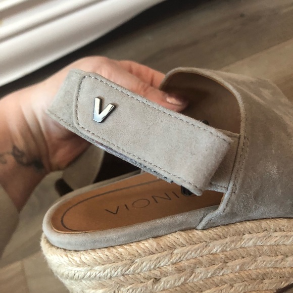 Vionic Wedges size 9.5 - Picture 4 of 7